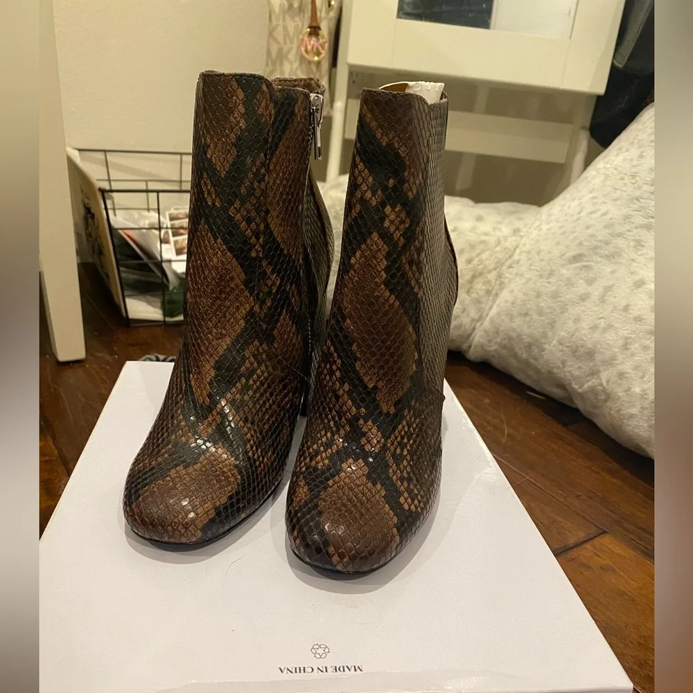 Steve Madden Trix brown snakeskin booties - Picture 2 of 3